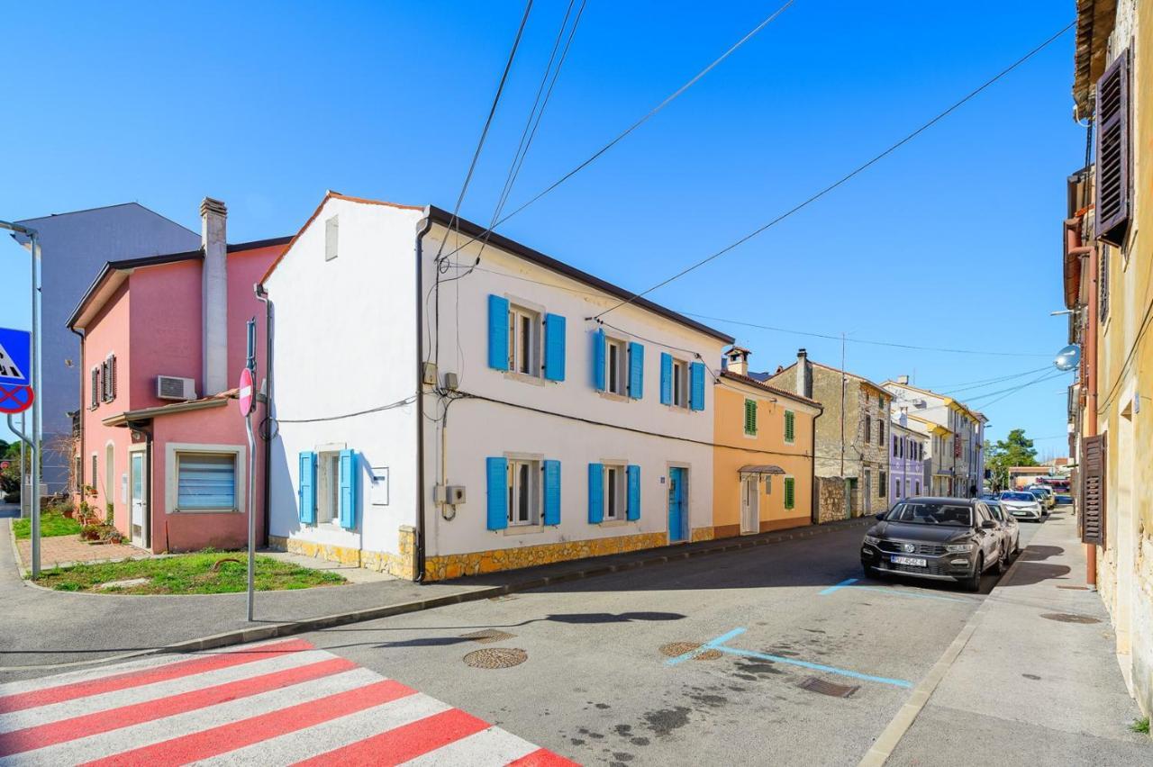 Center House With Apartments Умаг Екстер'єр фото