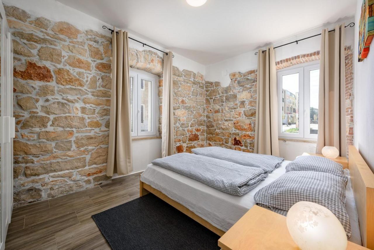 Center House With Apartments Умаг Екстер'єр фото