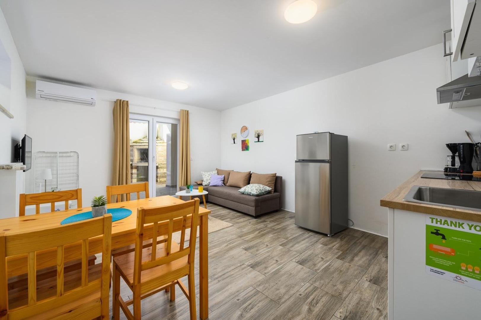 Center House With Apartments Умаг Екстер'єр фото