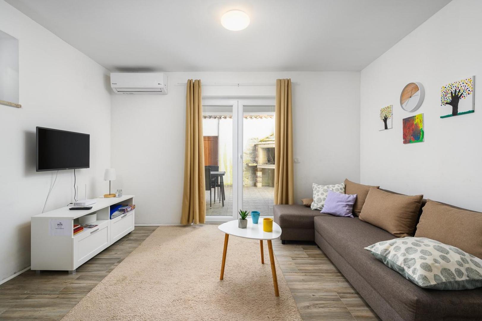 Center House With Apartments Умаг Екстер'єр фото
